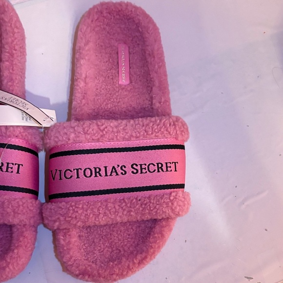 NEW 🩷🩷🩷Victoria's Secret Pink Plush Slippers - Picture 2 of 8